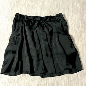 Black silky skirt with pockets